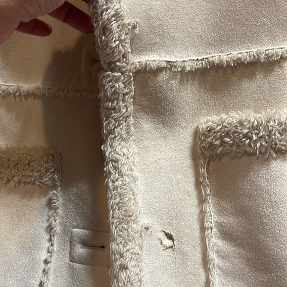 Cream color coat with fluffy inside - Picture 4 of 5